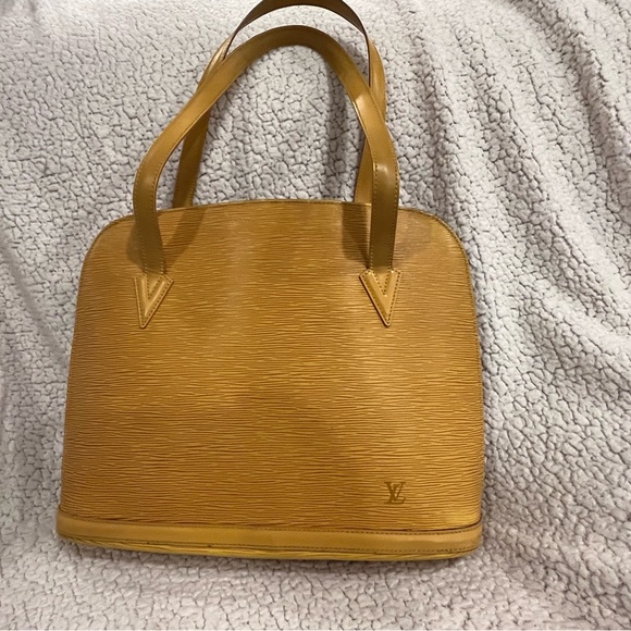 Louis Vuitton Yellow Epi Leather! Shoulder Bag, Dustbag, Wallet and Box Bundle! - Picture 3 of 13